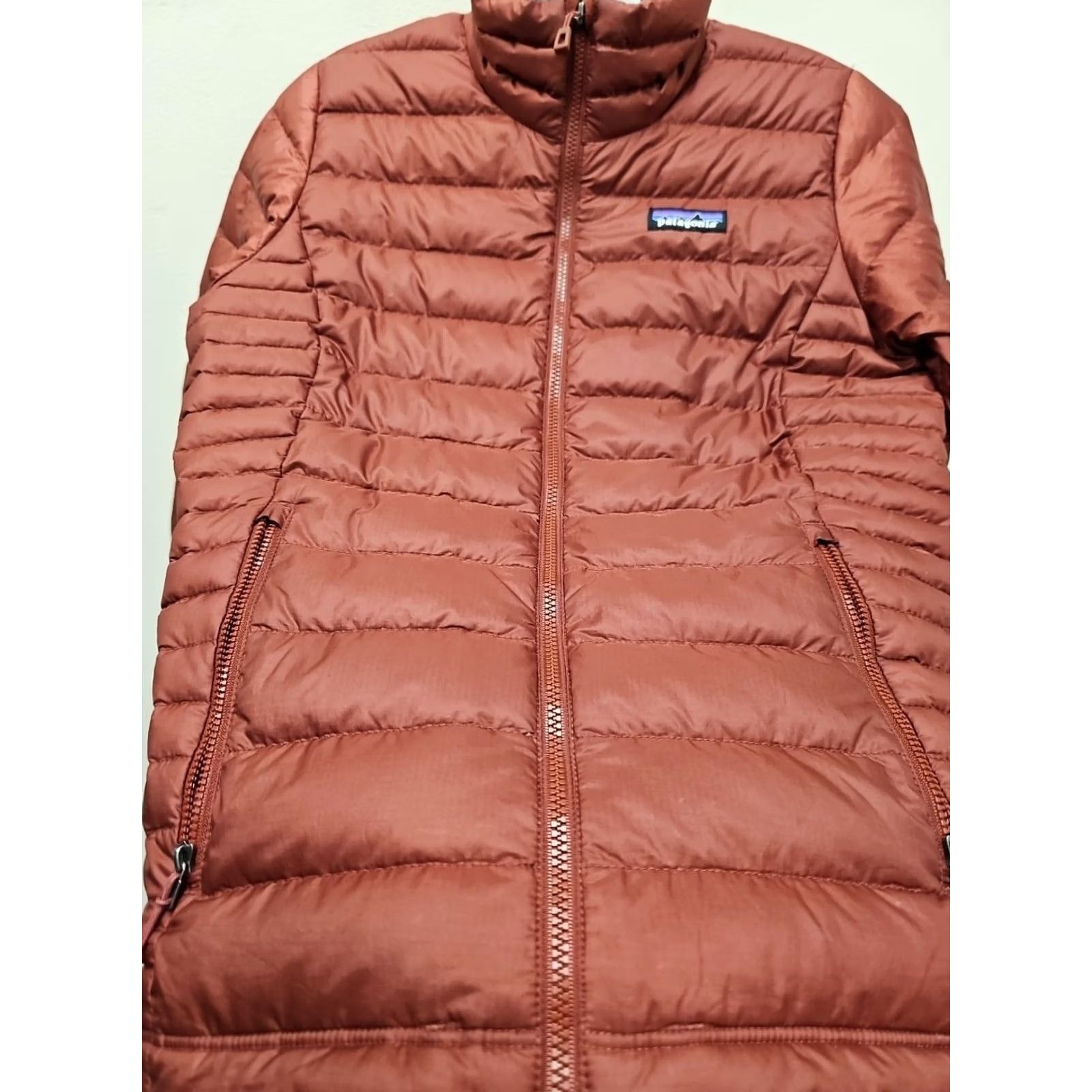 Patagonia Patagonia Jacket Maroon Size XS Regular Solid Puffer Coat Wind-Resistant Hooded Insulated Water Resistant Full Zip Logo Womens Size XS / US 0-2 / IT 36-38 - 2 Thumbnail