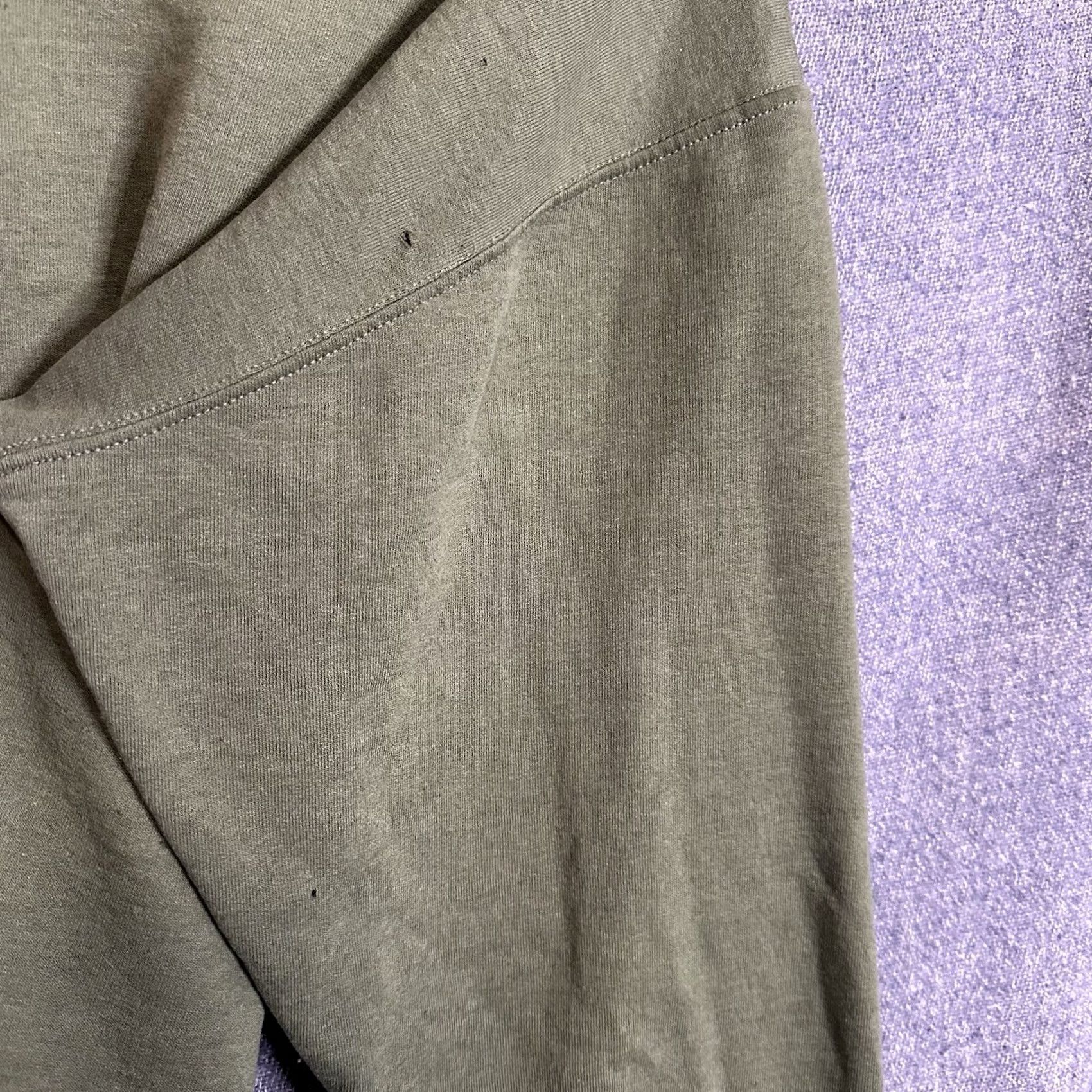 Jerzees VINTAGE Jerzees Sweatshirt Crew Neck Long Sleeve Pullover Distressed Olive Green 50/50 Large L Men Grunge 90s USA Size US L / EU 52-54 / 3 - 6 Thumbnail