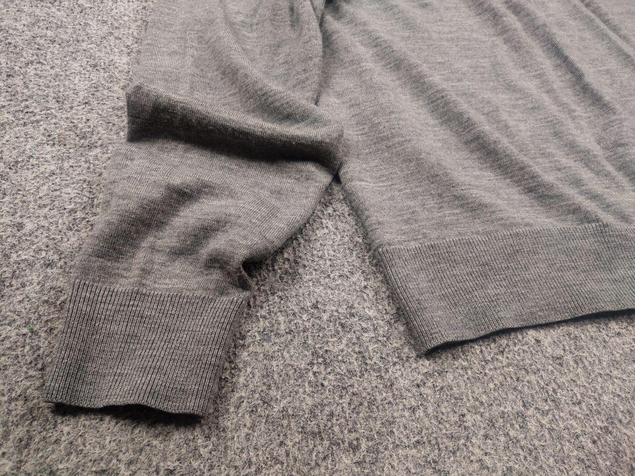 Uniqlo Uniqlo light wool Sweater high turtleneck collar Gray Color Size US M / EU 48-50 / 2 - 6 Thumbnail