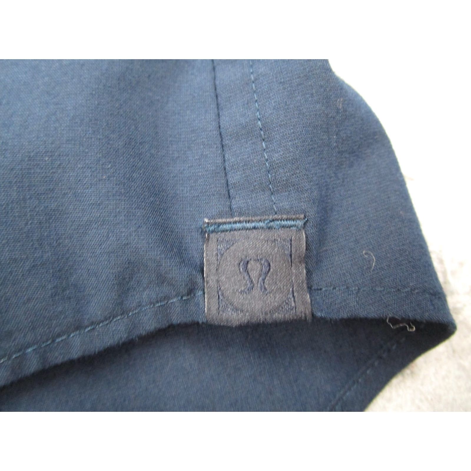 Lululemon Lululemon Shirt Mens Medium Navy Blue Long Sleeve Button Down Performance Tech Size US M / EU 48-50 / 2 - 2 Thumbnail
