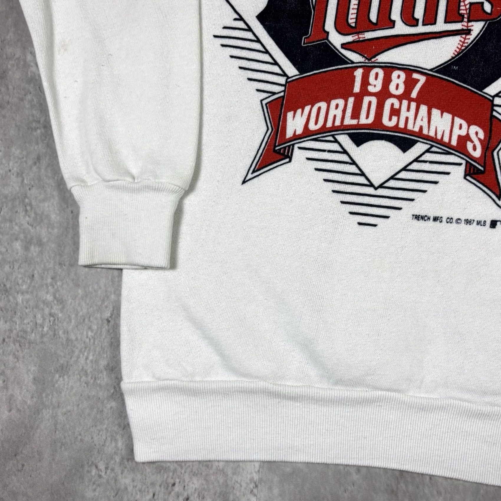 Twins VINTAGE Minnesota Twins World Champions White Crewneck Sweatshirt S Mens 90s 80s Baseball Graphic Print Pullover Cotton Knit Accents Logo Size US S / EU 44-46 / 1 - 5 Thumbnail