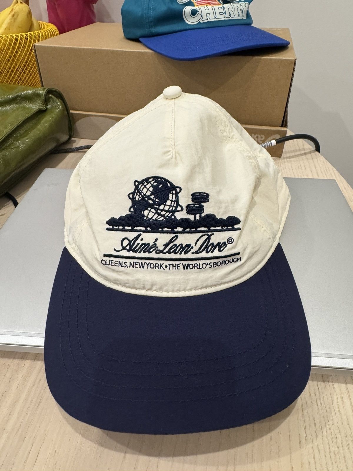 25ss】エメレオンドレ Muse Graphic Hat ツートン アート - メルカリ