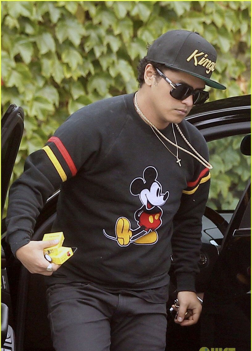 Vintage Vintage 80s Iconic Mickey Mouse Sweatshirt Size US XL / EU 56 / 4 - 4 Thumbnail