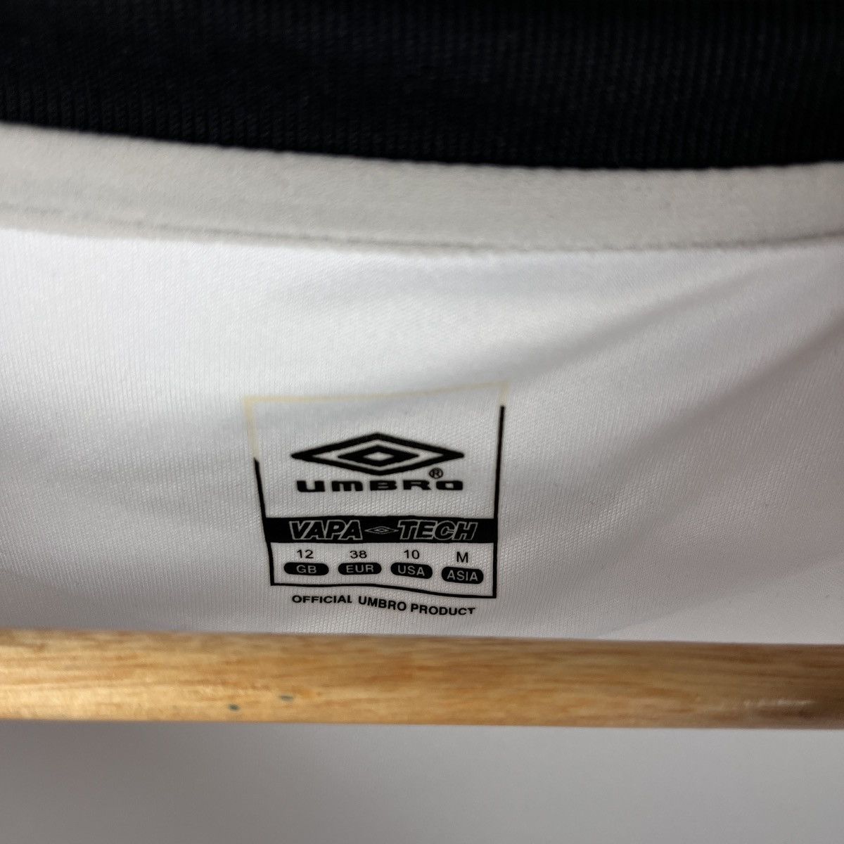 Umbro Umbro B.I.L 17 Norway Jersey Soccer Blockcore Vintage 90s Size US M / EU 48-50 / 2 - 8 Thumbnail