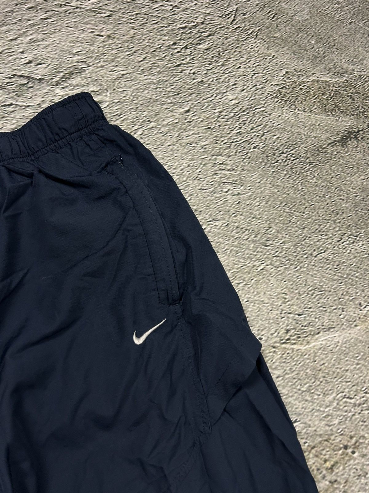 Nike × Vintage Nike vintage navy track pants small swoosh nylon parachute Size US 30 / EU 46 - 2 Thumbnail