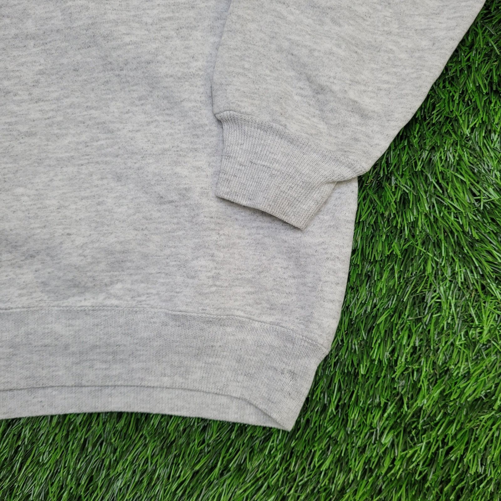 Champion Vintage Champion Cropped Sweatshirt Women Large 21x24 Script Size L / US 10 / IT 46 - 9 Thumbnail