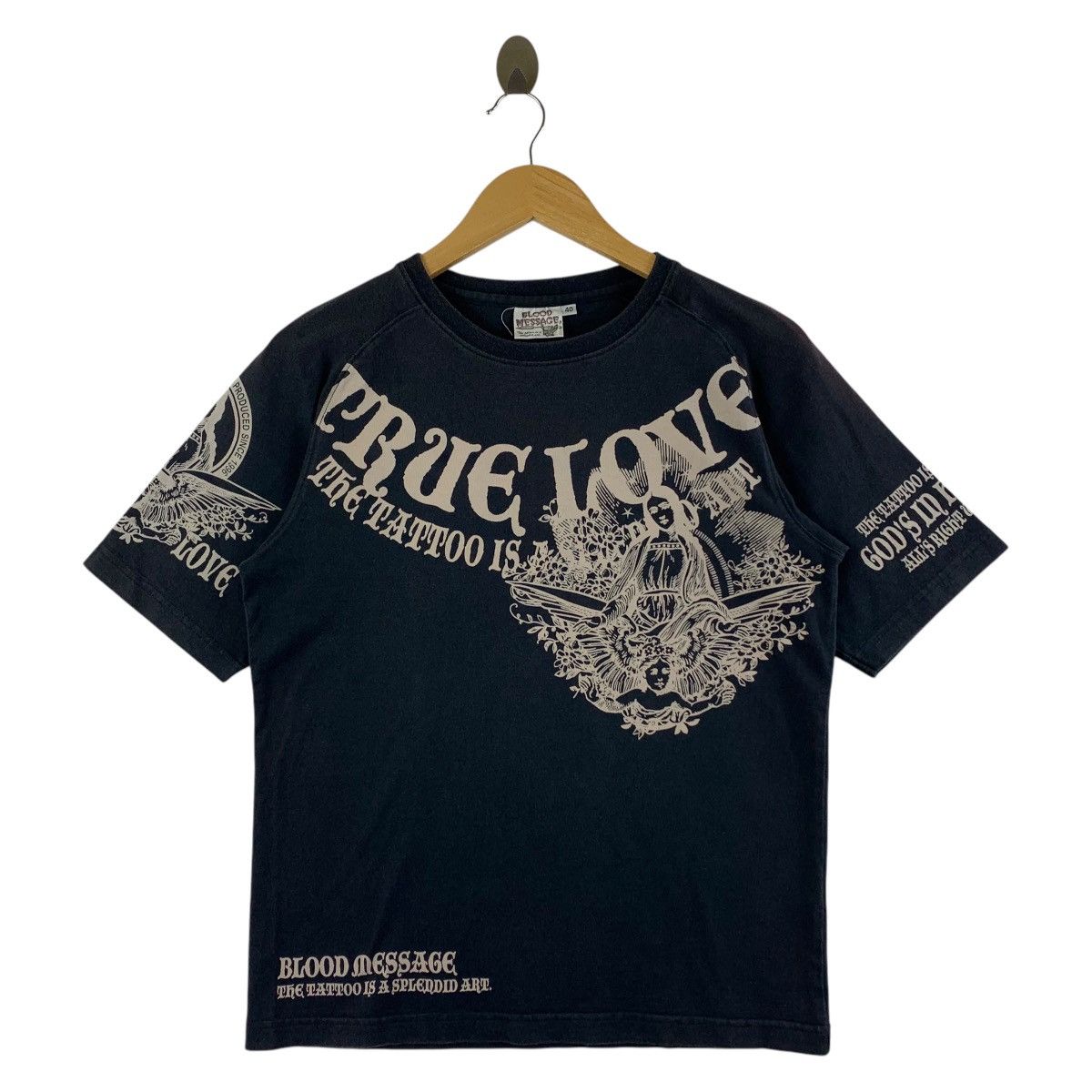 Japanese Brand Vintage BLOOD MASSAGE the tattoo is a splendid art tee Size US S / EU 44-46 / 1 - 1 Thumbnail