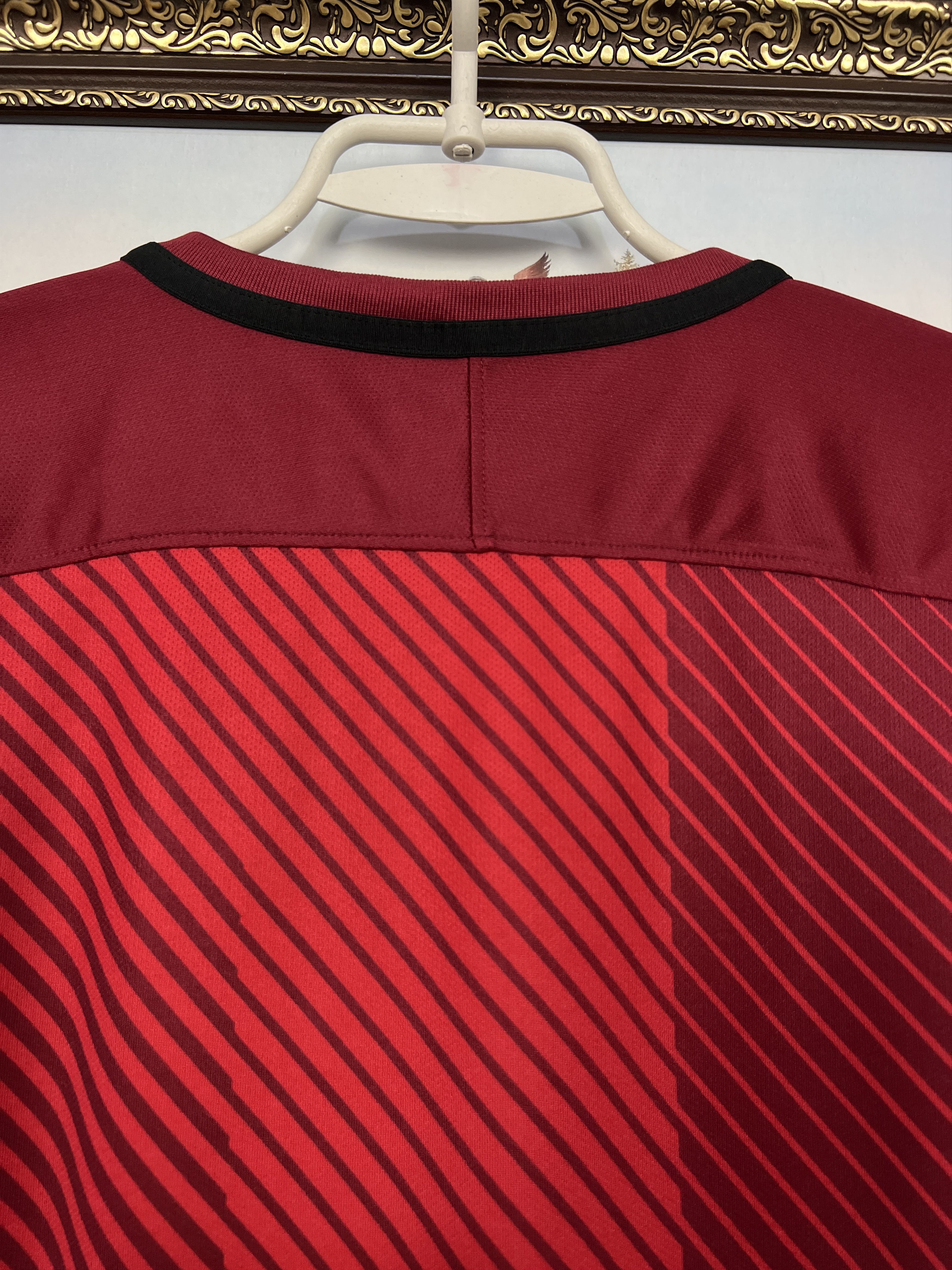 Nike Sparta Praha Home football shirt 2017 Soccer Nike Jersey Size US L / EU 52-54 / 3 - 13 Thumbnail