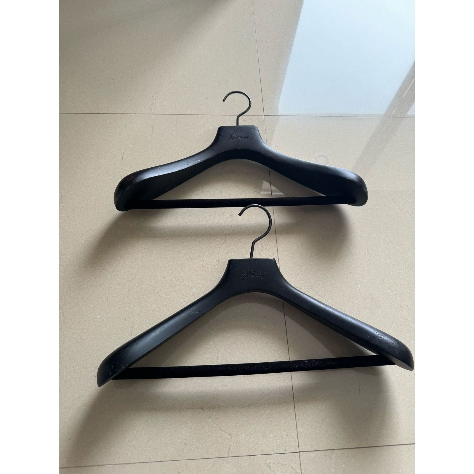 Brioni o1rshd1 Size: OS / Set of Brioni Hangers in Black Size ONE SIZE - 1 Thumbnail