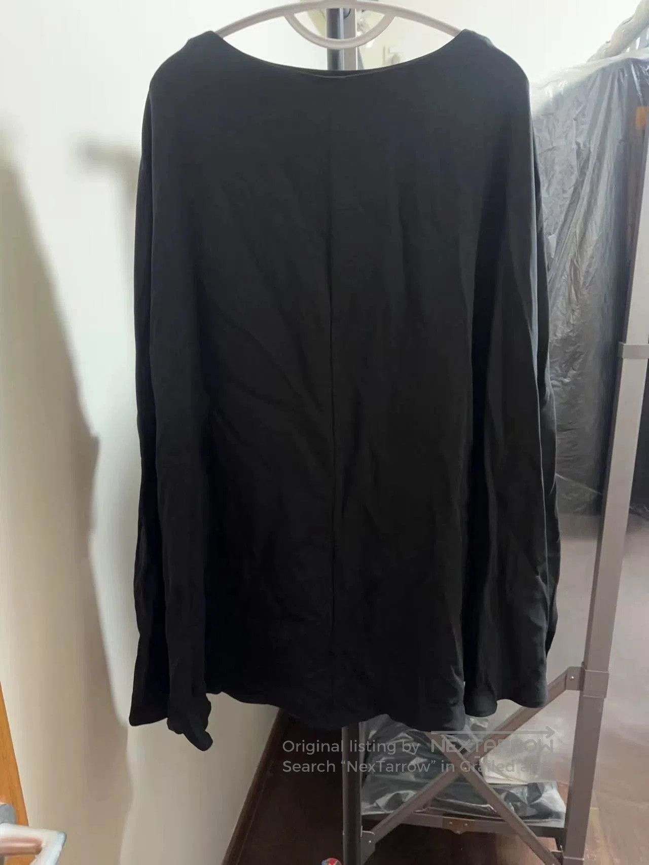 Valentino Valentino Women's Black Crew Neck T-shirt. Size US M / EU 48-50 / 2 - 2 Thumbnail