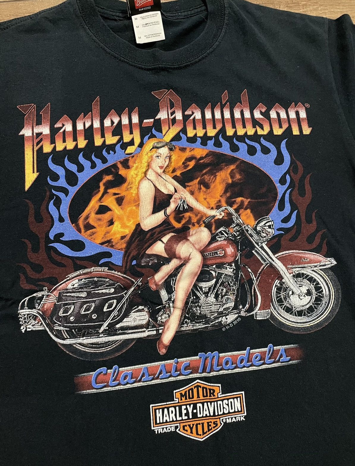 Harley Davidson Vintage 2010 Harley Davidson Girl Motorcycle T Shirt Size US M / EU 48-50 / 2 - 4 Thumbnail