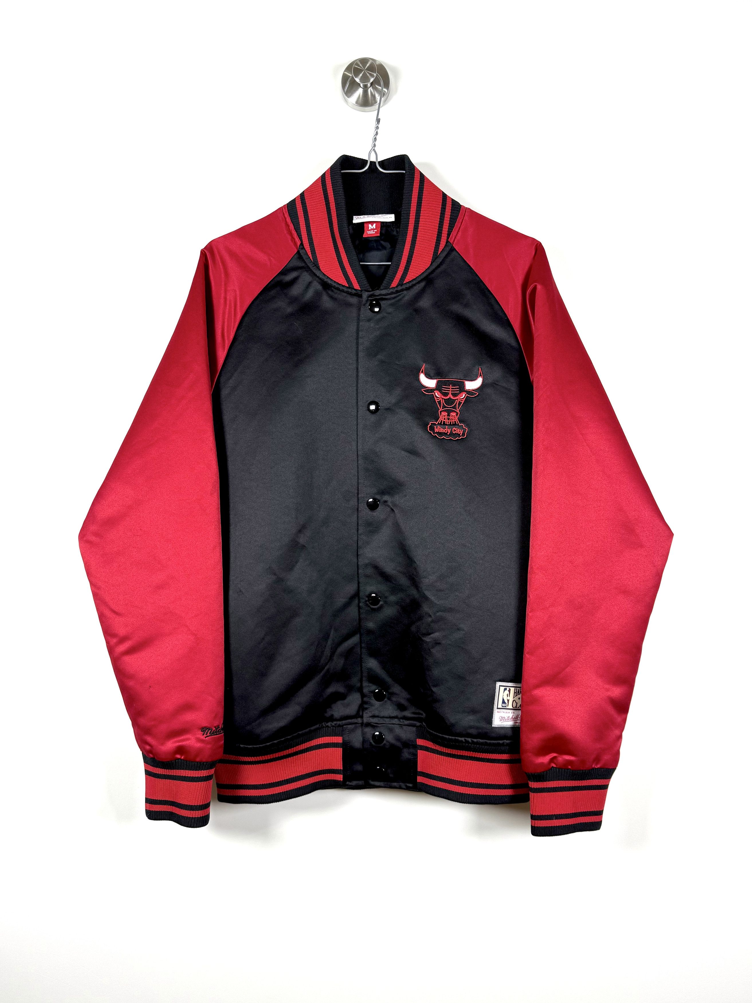 Mitchell & Ness Mitchell & Ness Chicago Bulls Colossal Logo Satin Jacket (M) Size US M / EU 48-50 / 2 - 1 Thumbnail