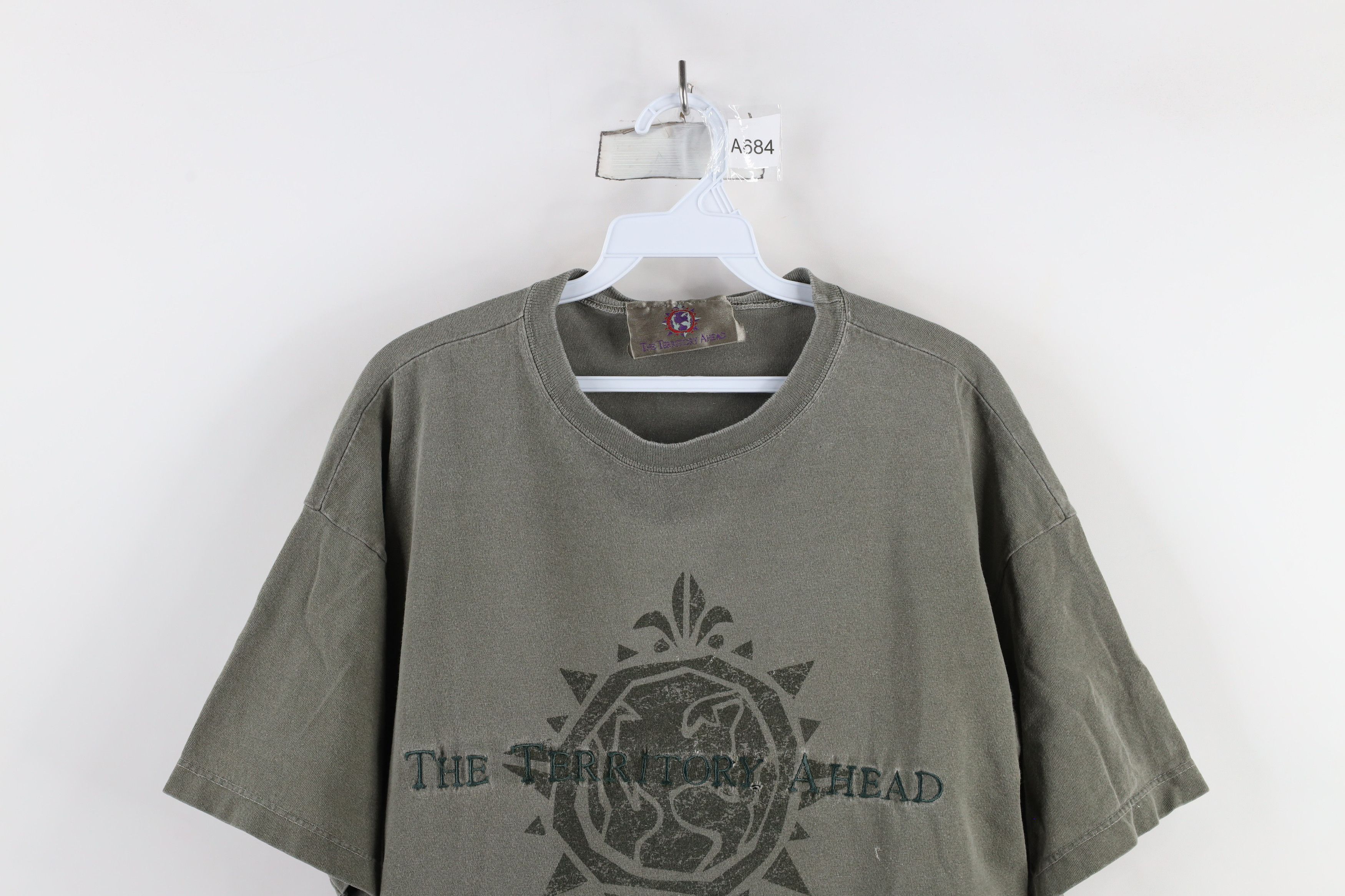 Vintage Vintage 90s The Territory Ahead Tribal Sun T-Shirt Green USA Size US S / EU 44-46 / 1 - 2 Thumbnail
