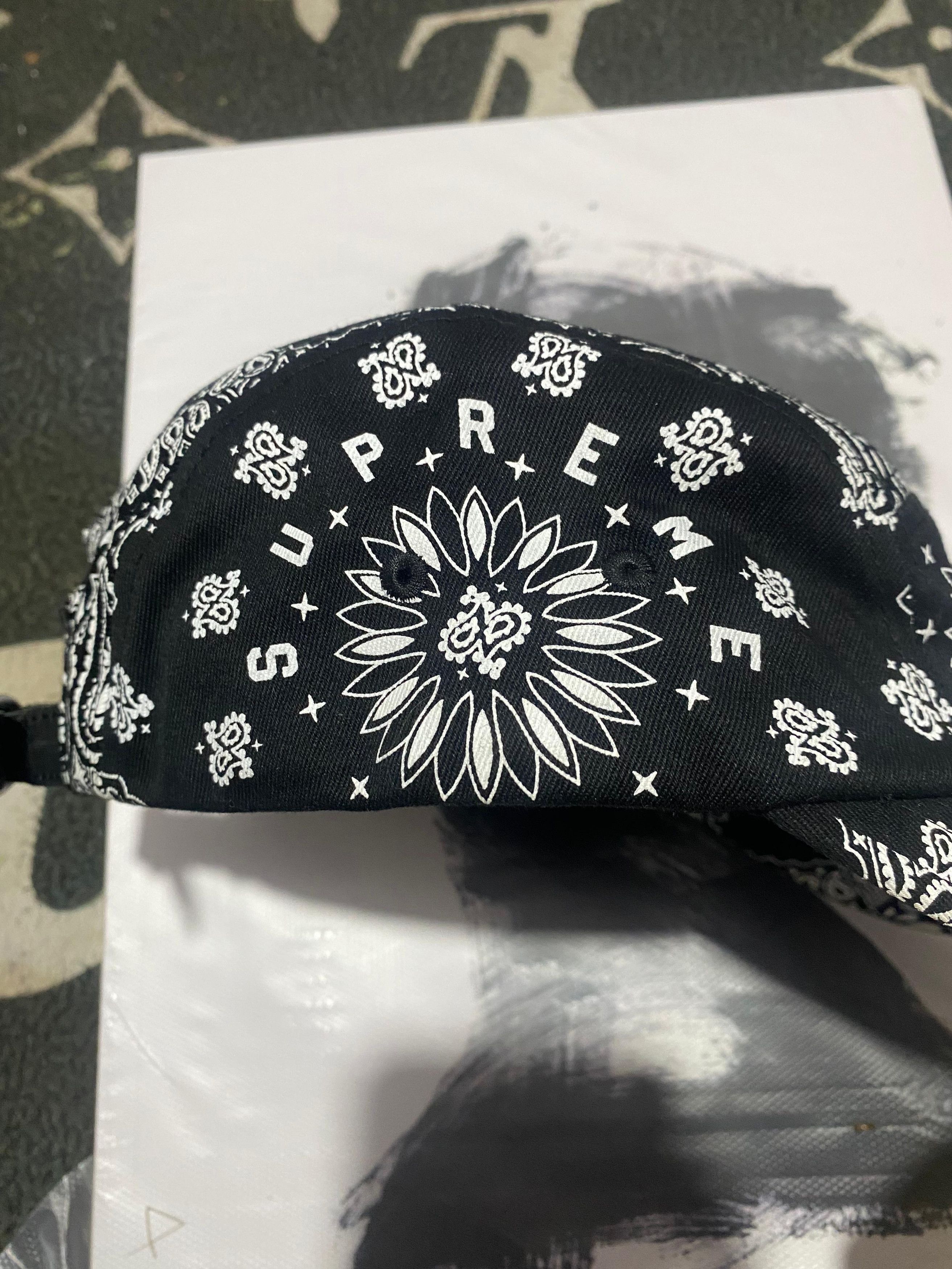 Supreme Supreme bandana hats Size 32 - 3 Thumbnail