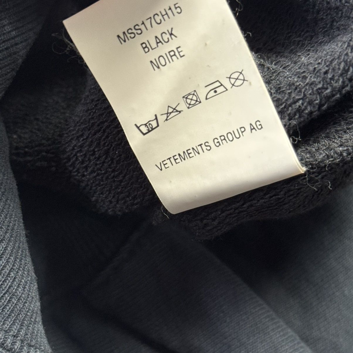 Vetements SS17 Vetements x Champion Hoodie Size US M / EU 48-50 / 2 - 4 Thumbnail