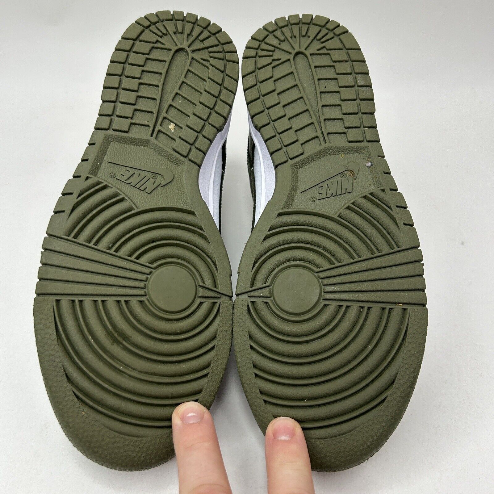 Nike Nike Dunk Low WMNS “Medium Olive” 2023 Size US 7 / IT 37 - 7 Thumbnail