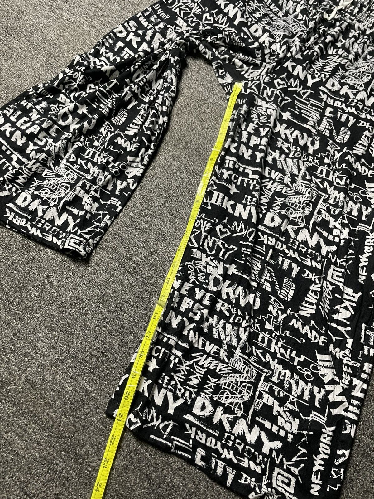 DKNY × Japanese Brand × Vintage DKNY Spell Out Printed Pajama Pants (112) Size US 32 / EU 48 - 6 Thumbnail