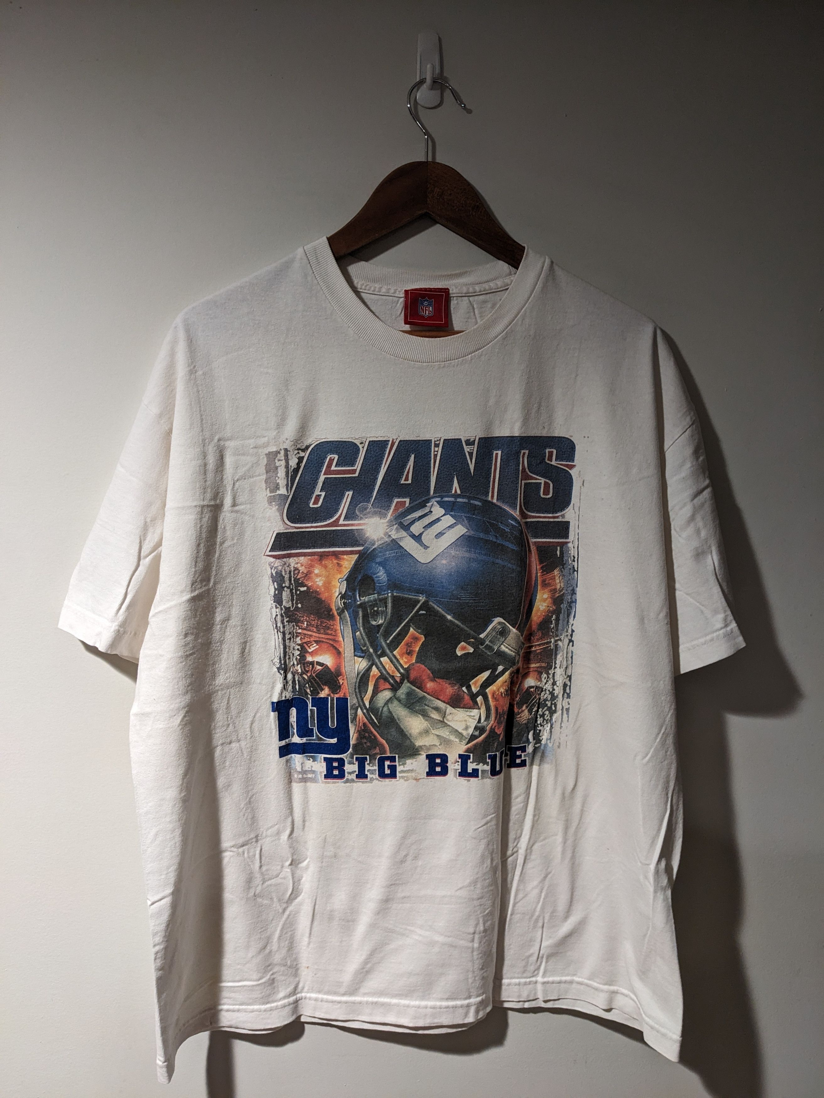NFL × Vintage Vintage New York Giants NFL Football Helmet X-Large T-Shirt Size US XL / EU 56 / 4 - 1 Thumbnail