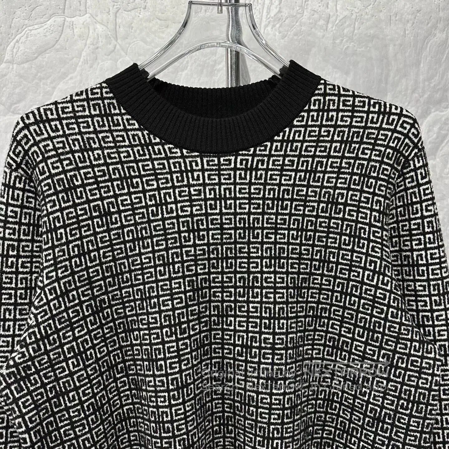 Givenchy givenchy logo knit wool sweater in black. Size XS / US 0-2 / IT 36-38 - 2 Thumbnail