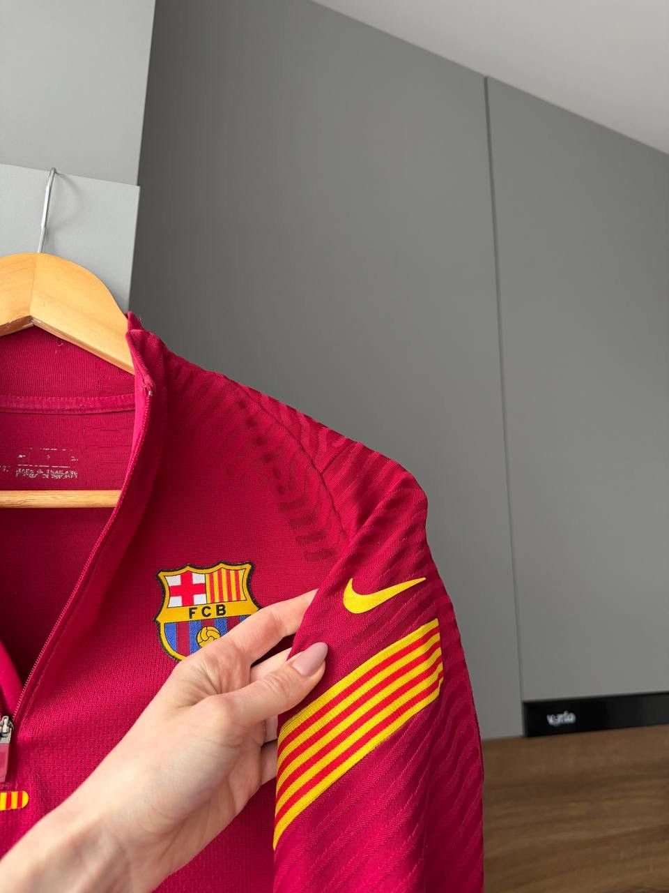 Nike Nike FC Barcelona Long Sleeve Vaporknit Size US S / EU 44-46 / 1 - 3 Thumbnail
