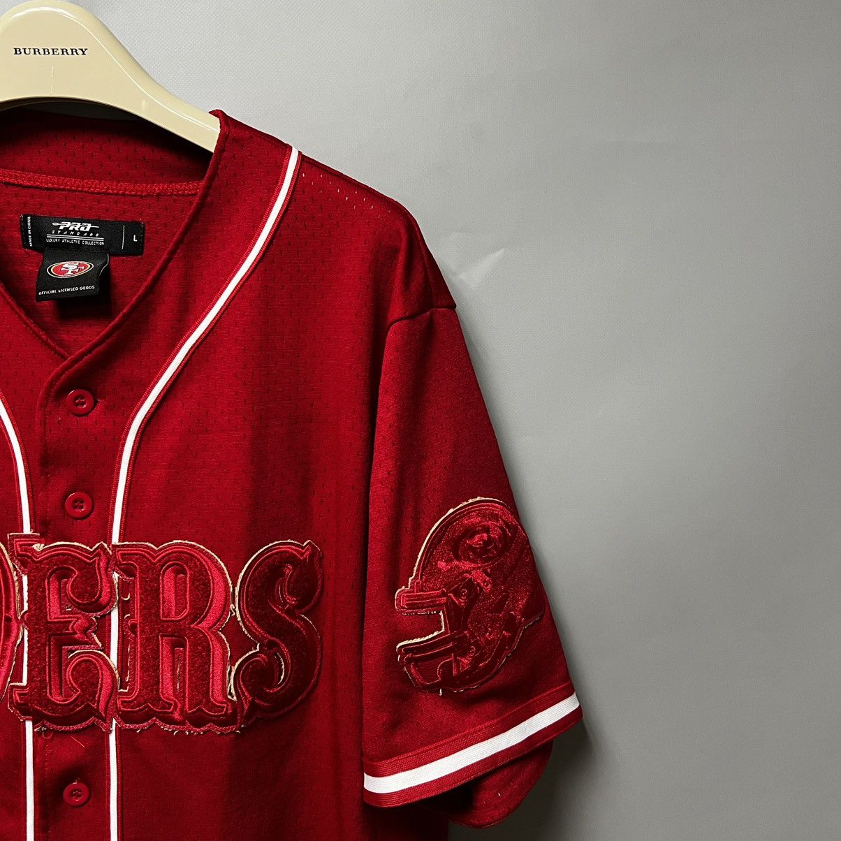 NFL Pro Standard San Francisco 49ers Button-Up Shirt Men’s Size US L / EU 52-54 / 3 - 6 Thumbnail