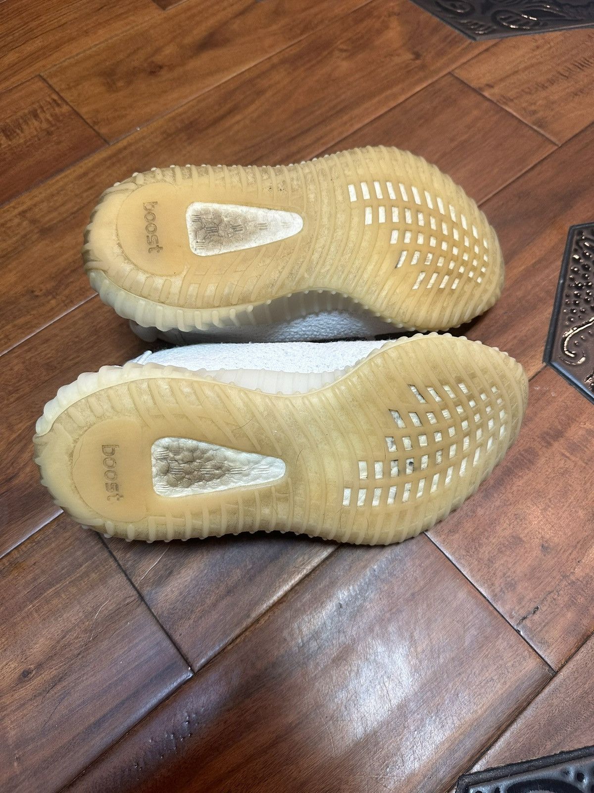 Yeezy Yeezy 350 V2 White Size US 6.5 / EU 39-40 - 8 Thumbnail