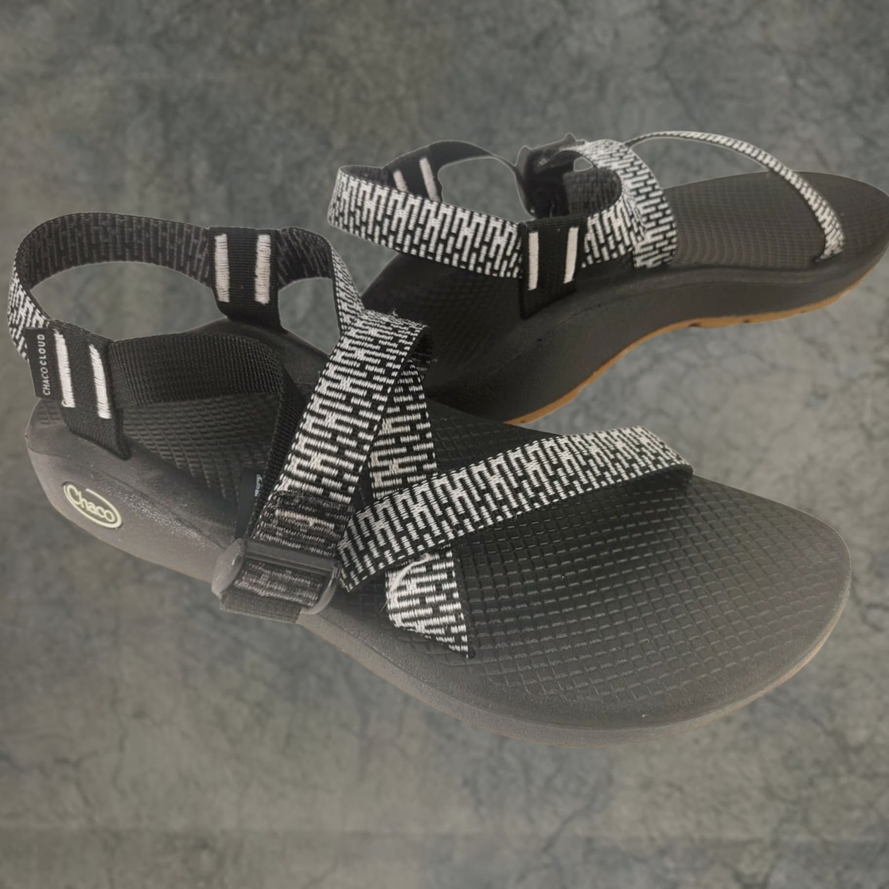 Chaco Chaco Z/Cloud Sandals Black/White Size 9 Womens Strappy Casual Comfort, River, Watersports, Travel, Party/Cocktail Size US 9 / IT 39 - 1 Thumbnail
