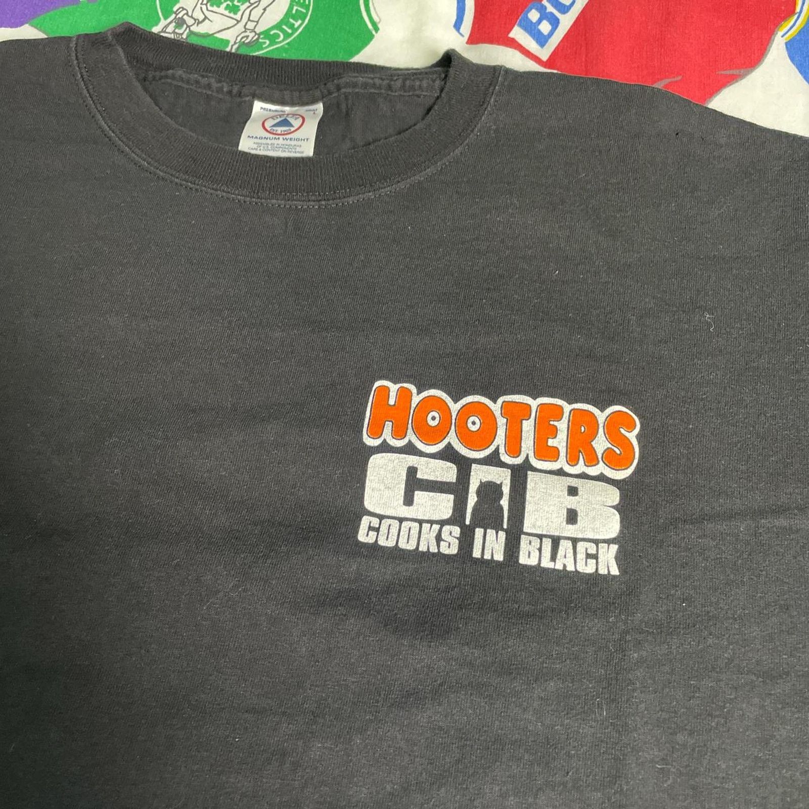 Vintage VTG Y2K 2000s Hooters Cooks In Black CIB Men In Black Tee Size US L / EU 52-54 / 3 - 3 Thumbnail