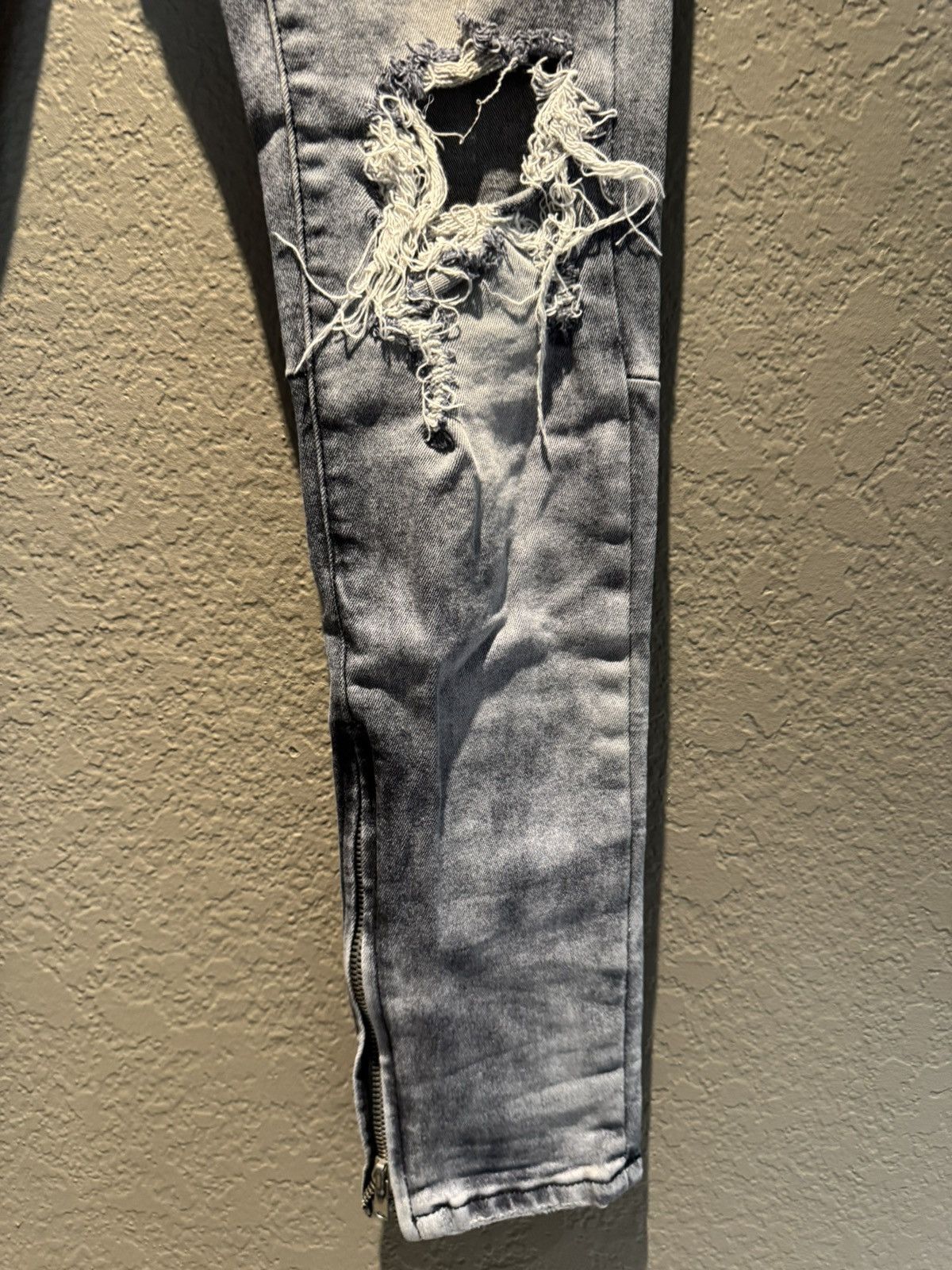 Crysp Denim Grey Distressed Zipper Skinny Crysp Denim Skinny Jeans Size US 30 / EU 46 - 8 Thumbnail