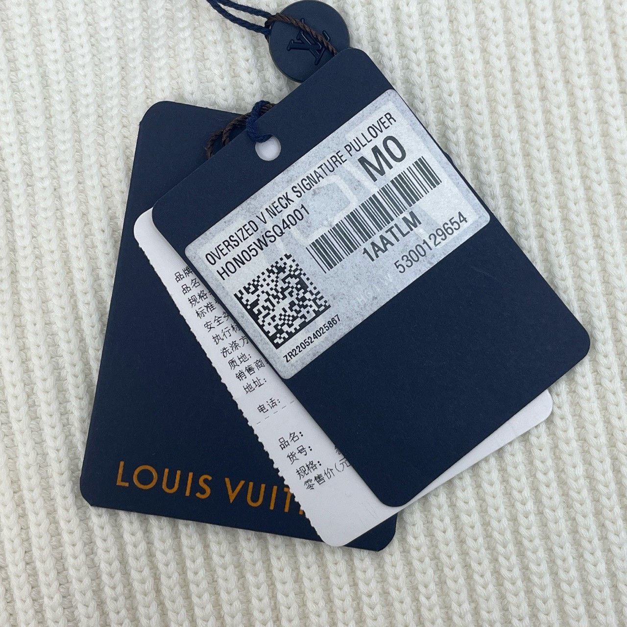 Louis Vuitton Louis Vuitton Creamy white monogrammed logo small V-neck wo Size US M / EU 48-50 / 2 - 7 Thumbnail