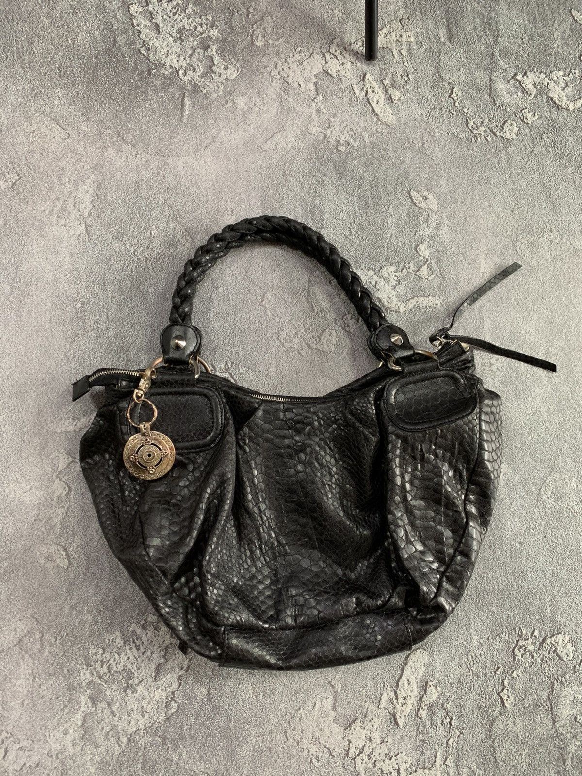 Guess Vintage Guess Y2K Black HandBag Avant Garde Python Patern Size ONE SIZE - 6 Thumbnail