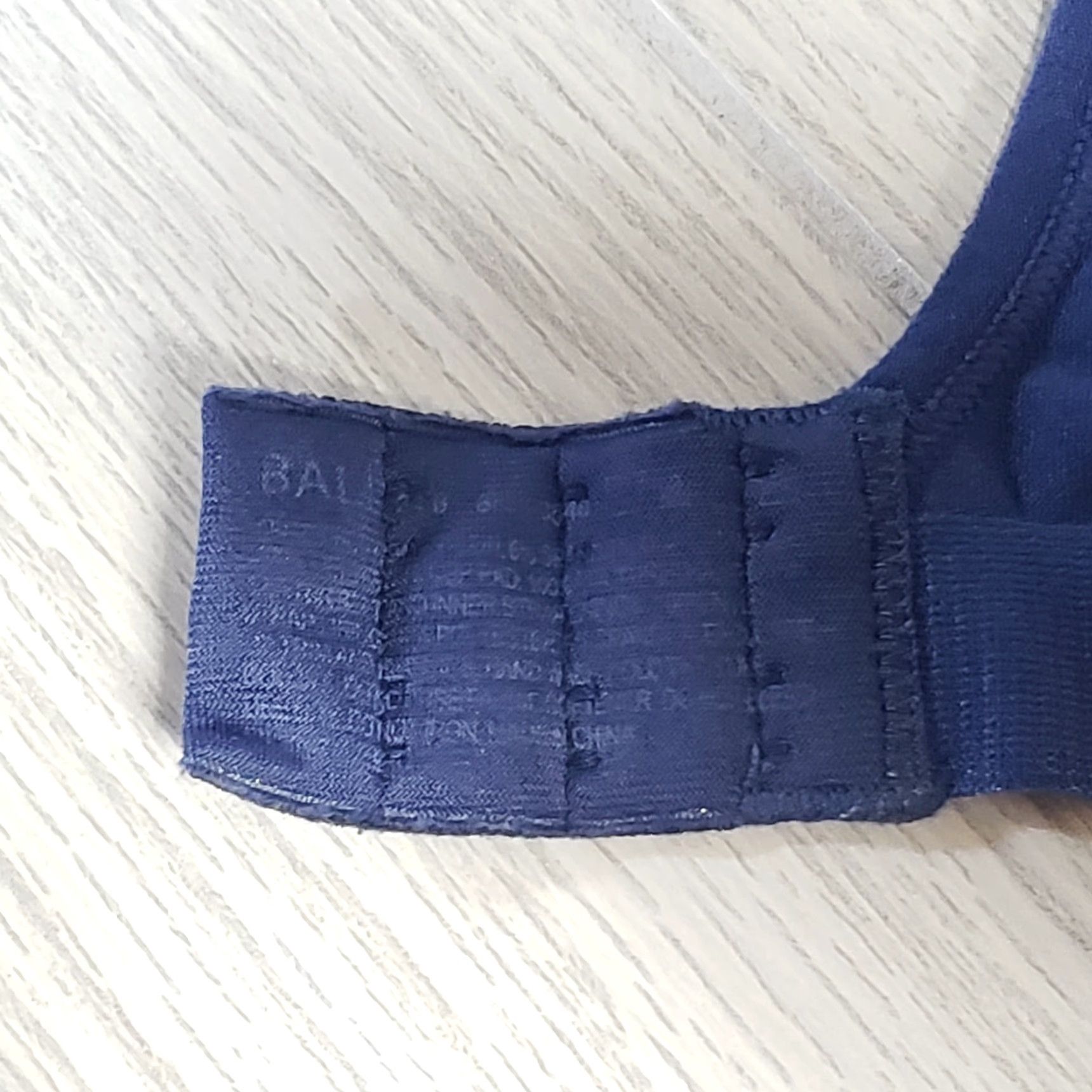 Vintage Bali Bra 40DD Navy Blue Dot Comfort Revolution Shaping Wireless Smoothing Adult Women T-Shirt Bra DD Body Size ONE SIZE - 4 Thumbnail