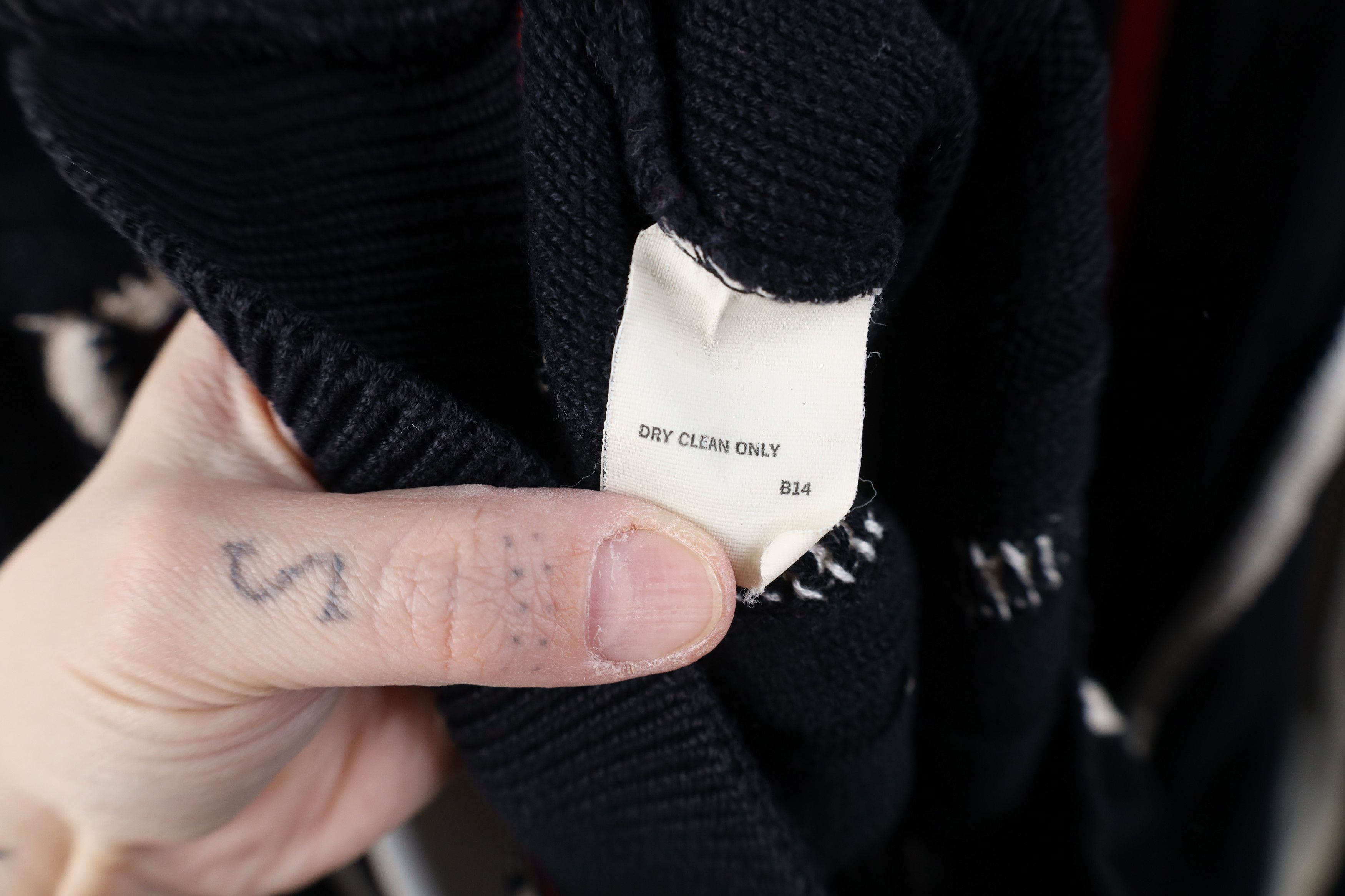 Vintage Vintage 90s Burberry Golf Knit Dapper V-Neck Sweater USA Size US L / EU 52-54 / 3 - 10 Thumbnail