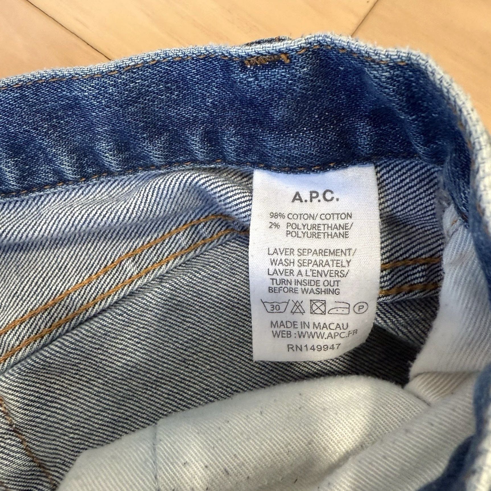 Denime APC Jeans 28 Blue Medium Wash Denim Japan Button Fly Streetwear New York Jeans Mens 28 Regular Straight Denim Western Logo Vintage? Size US 28 / EU 44 - 7 Thumbnail