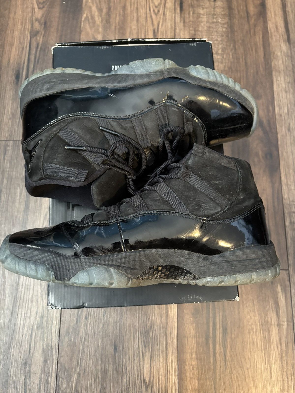 Jordan Brand × Nike Size 10 - Jordan 11 Cap and Gown Size US 10 / EU 43 - 2 Thumbnail