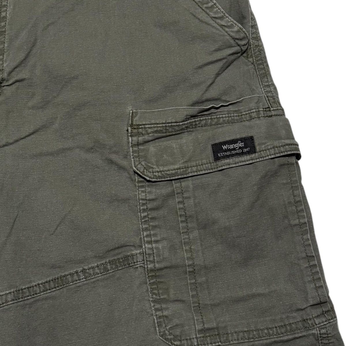 Wrangler Wrangler Olive Green Cotton Blend Cargo Shorts Men's 38 Size US 38 / EU 54 - 2 Thumbnail