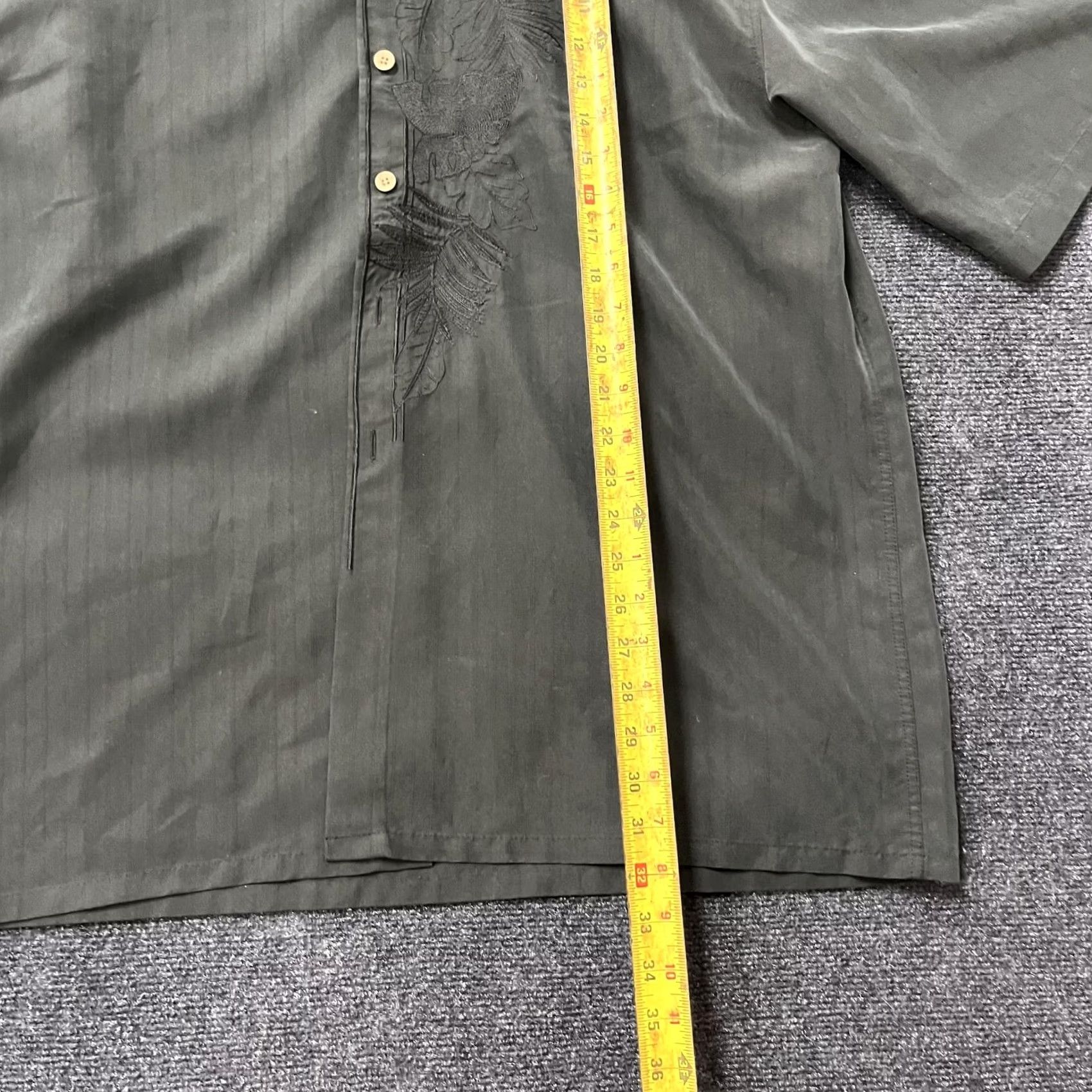Vintage Bamboo Cay Shirt Mens XL Gray Embroidered Floral Tropical Short Sleeve Button Up Size US XL / EU 56 / 4 - 7 Thumbnail