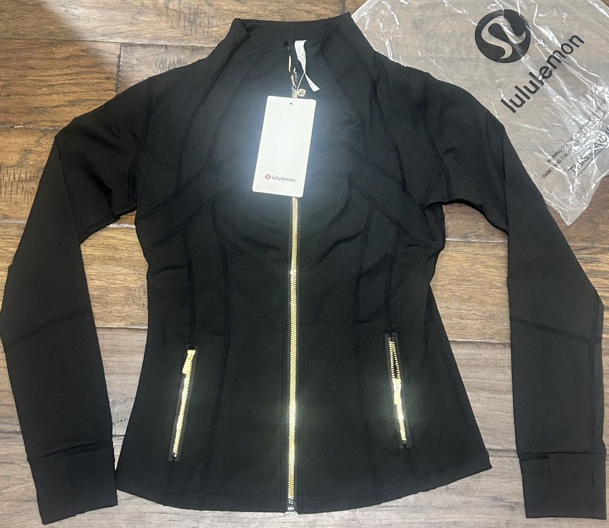 Lululemon Lululemon Define Jacket Gold Zipper Size M / US 6-8 / IT 42-44 - 1 Thumbnail