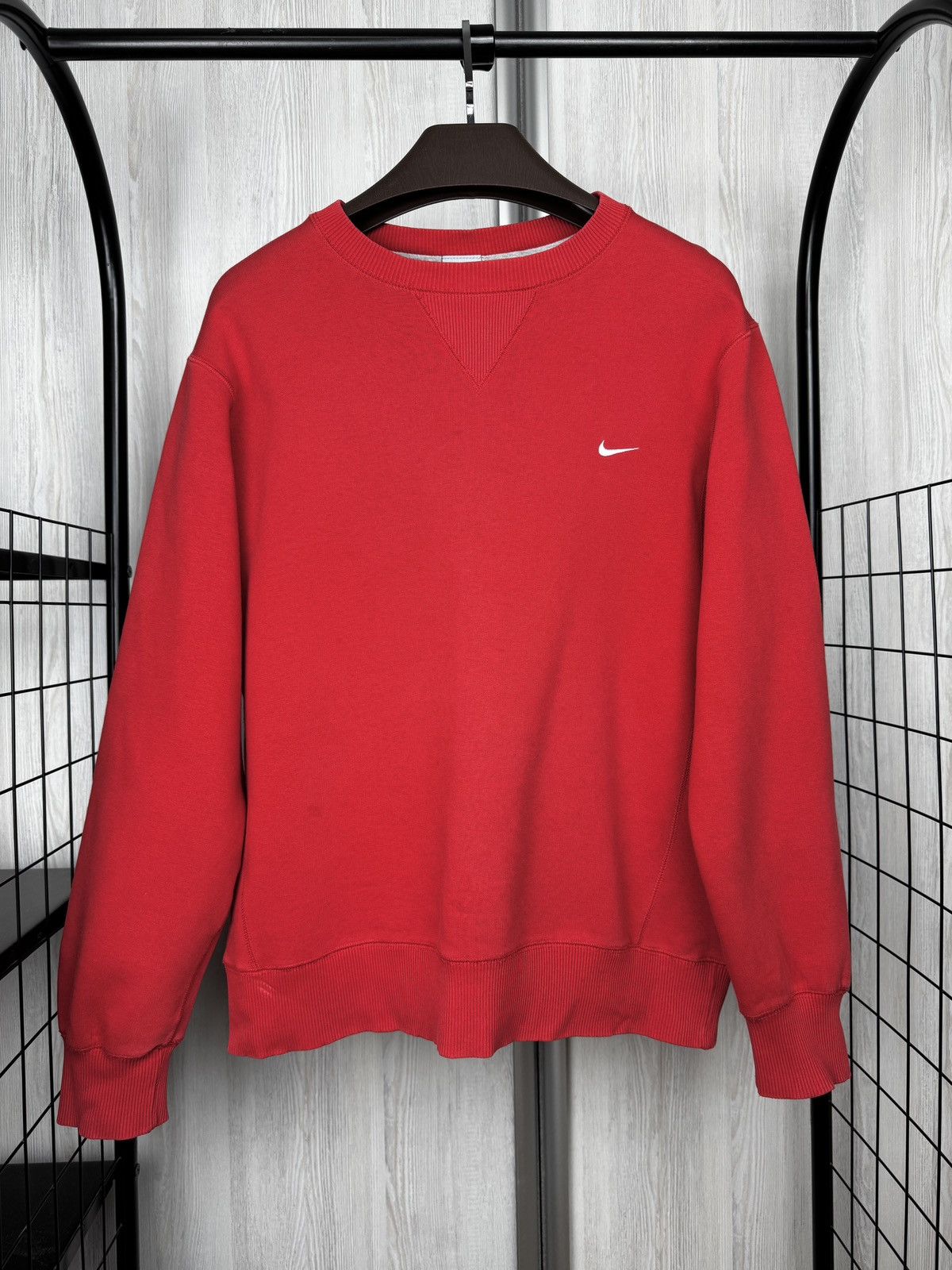 Nike Nike vintage y2k red basic solo swoosh sweatshirt size M Size US M / EU 48-50 / 2 - 2 Thumbnail