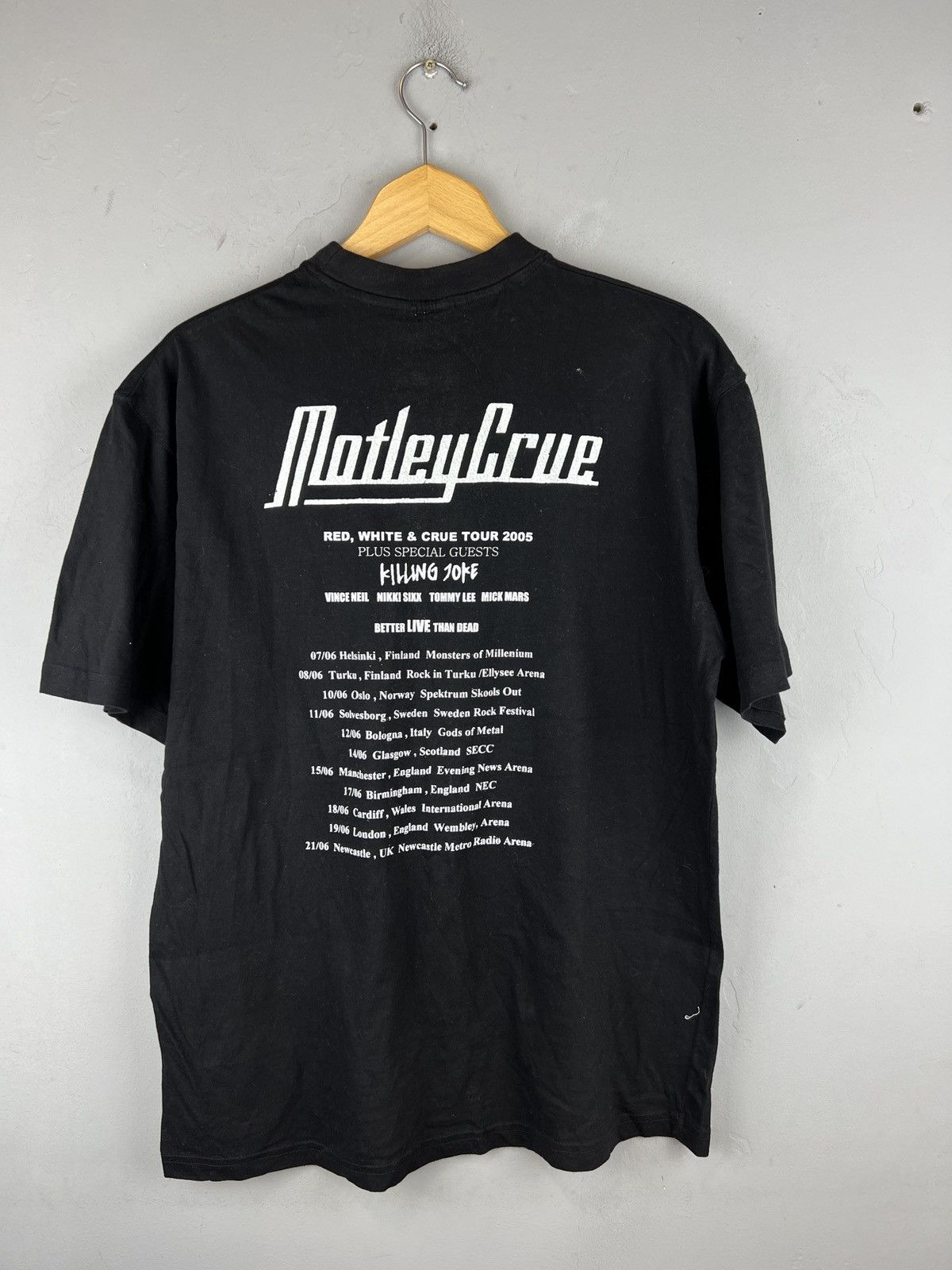 Band Tees Vintage 2005 Motley Crue Red, White Crue Tour T shirt M-L Size US M / EU 48-50 / 2 - 2 Thumbnail