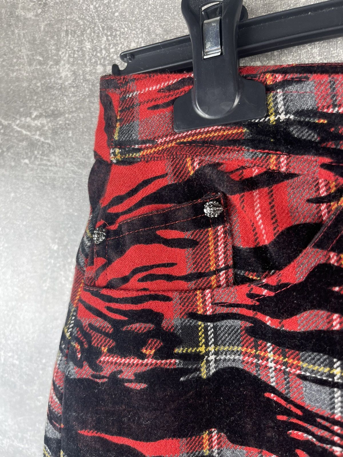 Versace × Versus Versace Versus Versace Archive Runway Red /Black Tartan Camo Skirt Size 27" / US 4 / IT 40 - 9 Thumbnail