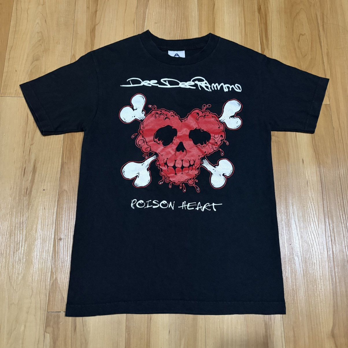 Band Tees Vintage dee dee ramone poison heart t-shirt Size US S / EU 44-46 / 1 - 1 Thumbnail
