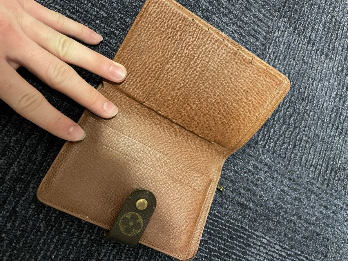 Louis Vuitton Louis Vuitton Bi-fold Wallet In Monogram Size ONE SIZE - 9 Thumbnail