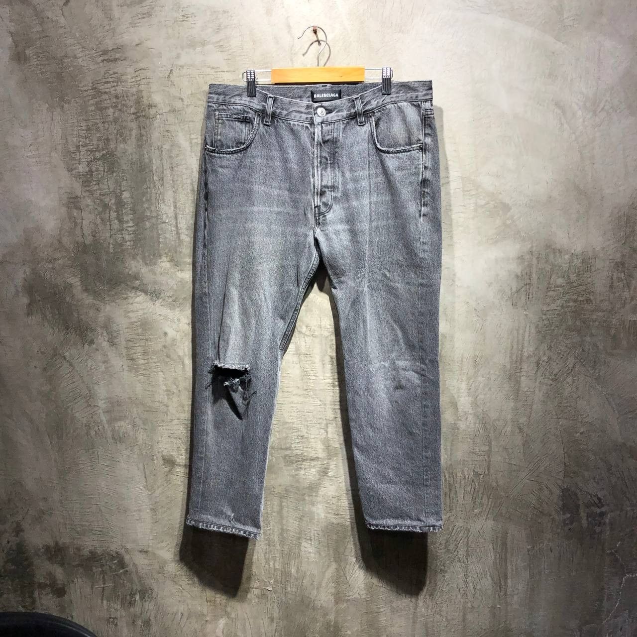 Balenciaga Balenciaga Knee Rip denim pants Size US 32 / EU 48 - 1 Thumbnail
