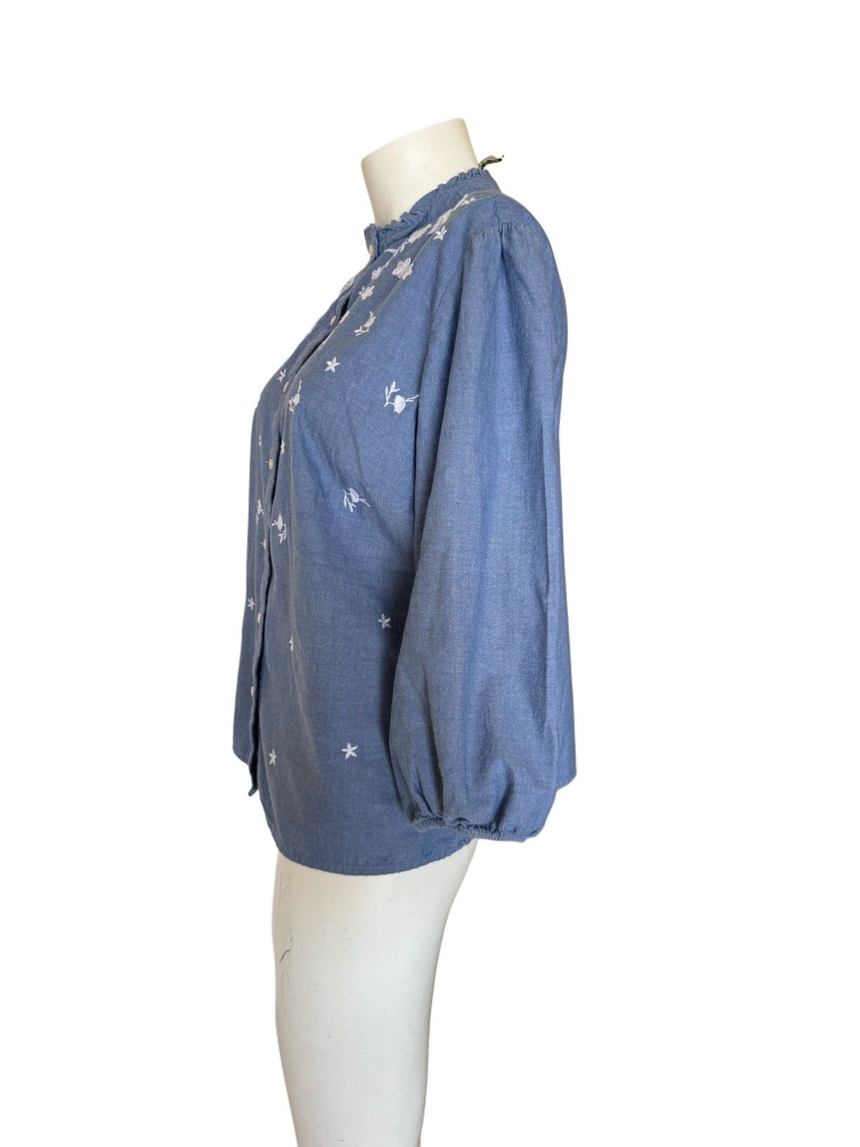 St. Johns Bay St. John’s Bay women’s M 100% cotton blue chambray white Size M / US 6-8 / IT 42-44 - 2 Thumbnail