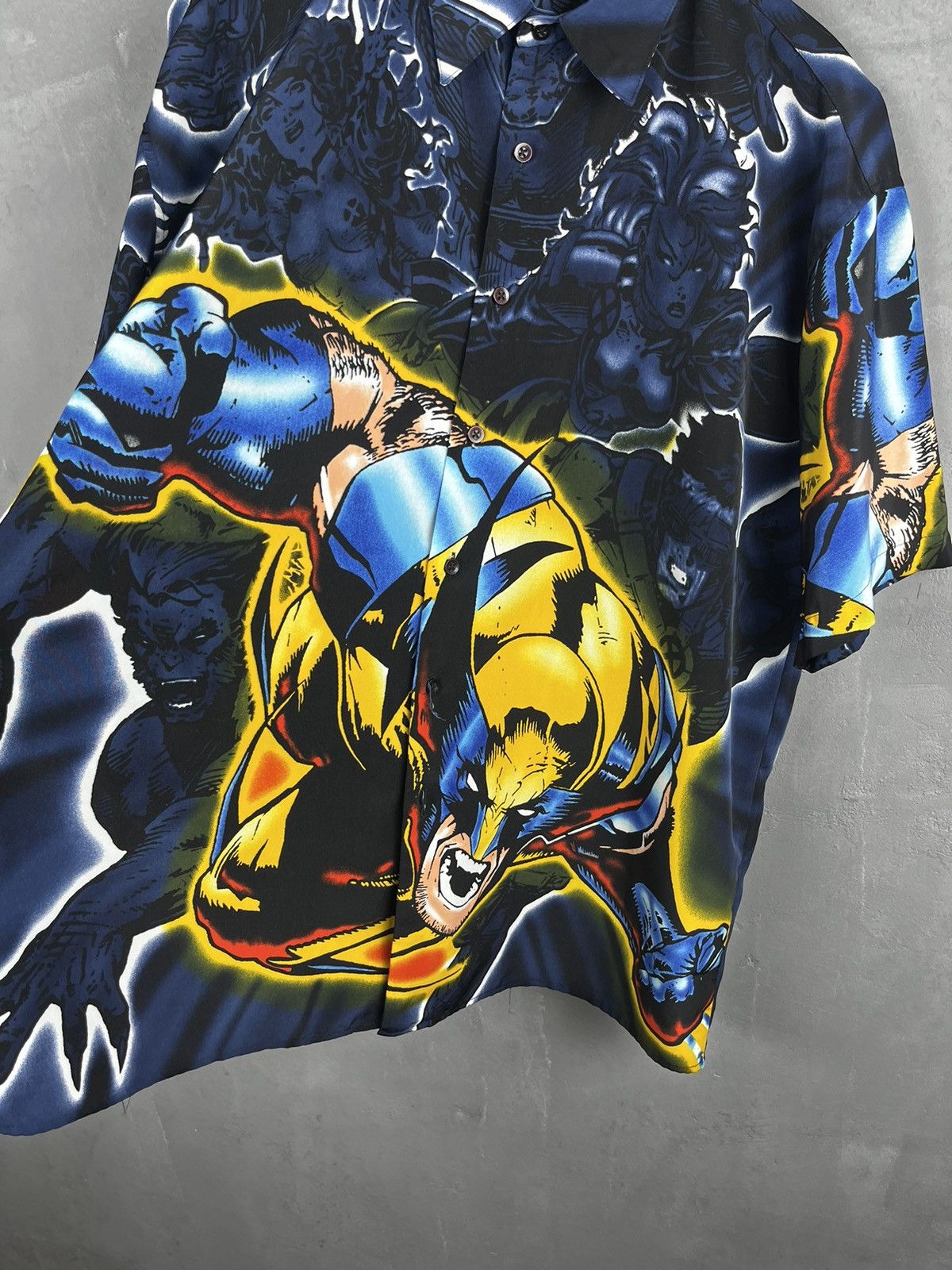 Marvel Comics × Vintage Vintage 2001 button shirt crazy wolverine graphics rare L Size US L / EU 52-54 / 3 - 5 Thumbnail