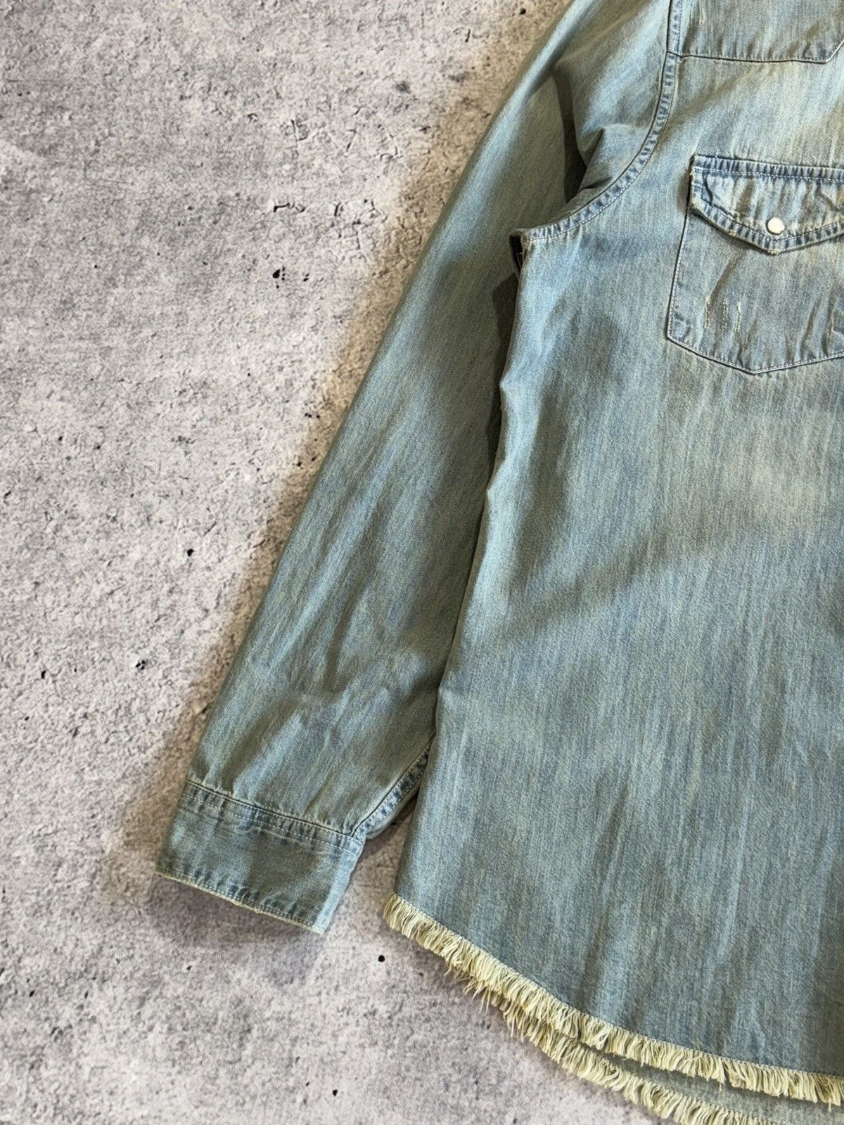 Guess × Vintage Guess denim shirt vintage 90s baby blue destroyed distressed Size US L / EU 52-54 / 3 - 2 Thumbnail
