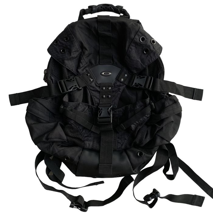 Vintage 2000s Oakley Icon Backpack Cyberpunk Black - Y2K Bag | Grailed