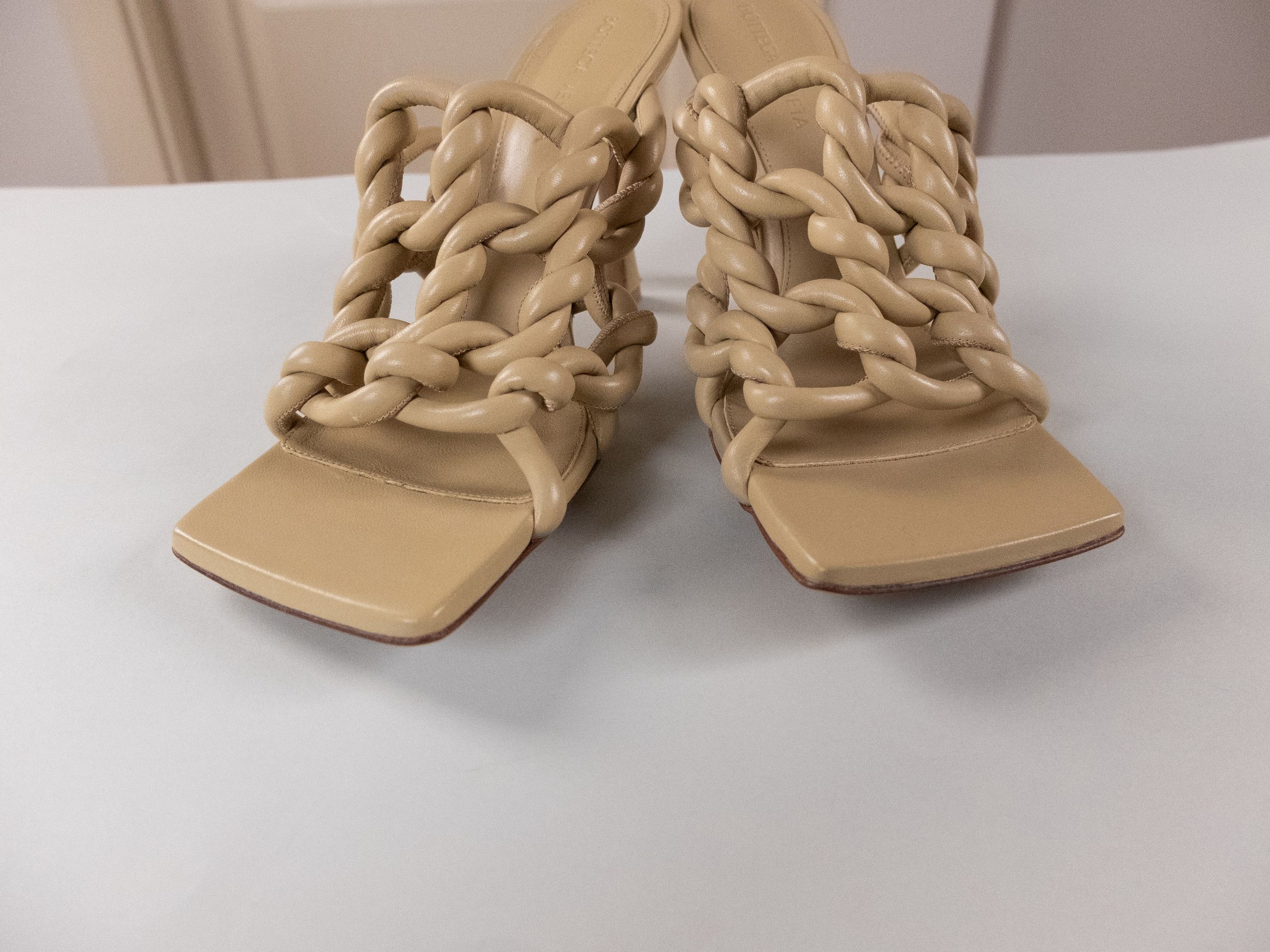 Bottega Veneta BOTTEGA VENETA Stretch beige leather mule sandals 7.5 37.5 q Size US 7.5 / IT 37.5 - 6 Thumbnail