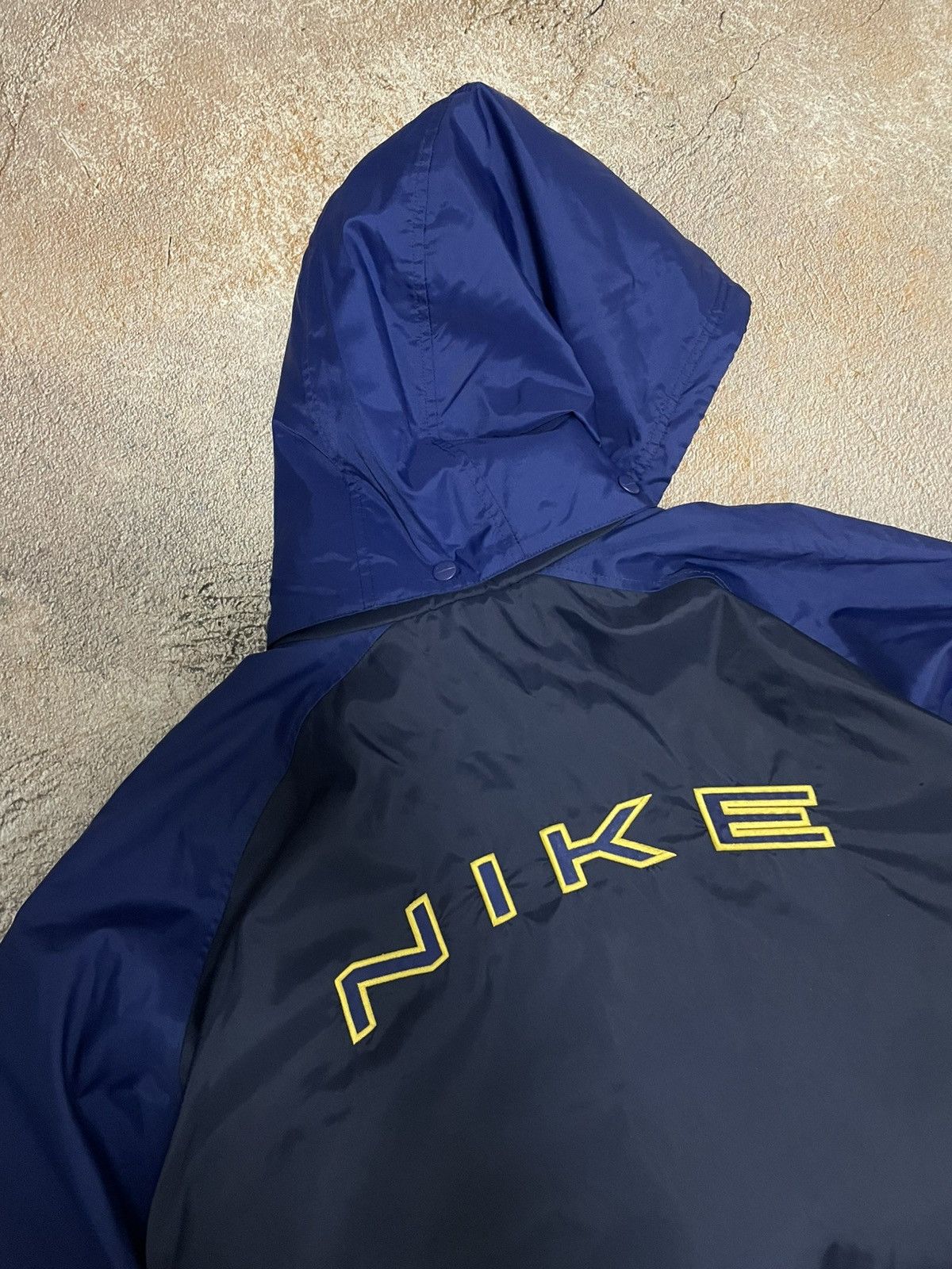 Nike Vintage Nike Big Logo Nylon Insulated Baggy Bomber Jacket Size US L / EU 52-54 / 3 - 3 Thumbnail